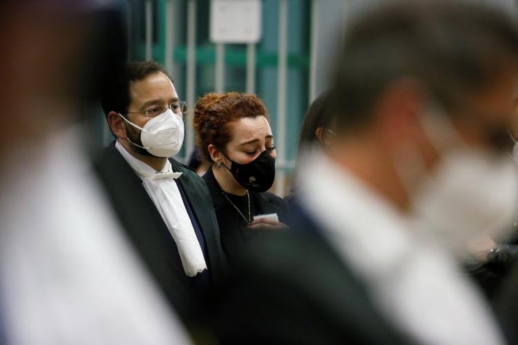 Rosa Maria Esilio, enke til betjenten Mario Cerciello Rega, reagerer efter dommen mod to amerikanske turister. Foto: Remo Casilli/Ritzau Scanpix