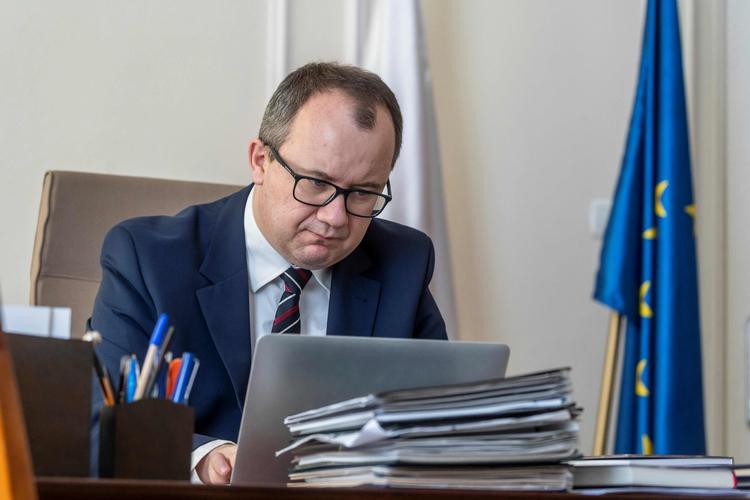 Adam Bodnar, der er afgående ombudsmand i Polen, kritiserer EU-Kommissionen for at regarere for langsomt på Polens regerings brud på retsstatsprincipperne.    Foto: Wojtek Radwanski/Ritzau Scanpix