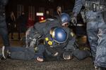 Den 29-årige blev fotograferet, da han blev anholdt midt på H. C. Andersens Boulevard under Men In Black-demonstrationen 9. januar, som endte i sammenstød mellem politi og demonstranter. Foto: Tariq Mikkel Khan