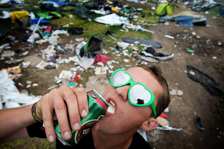 Der bliver ingen liggende indtagelse af dåseøl på Roskilde i år. Det er trist, men tænk hvis det kan føre til festivaler, hvor musikken spiller førsteviolin. Foto: Martin Lehmann/POLFOTO