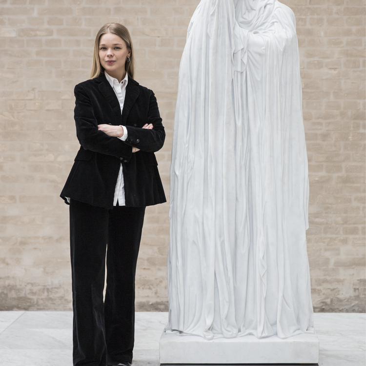 Anna Gregersen fotograferet på Glypoteket i København, hvor hun er museumsinspektør. Foto: Ana Cecilia Gonzalez