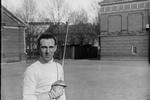 Fægteren Ivan Osiier tilhørte i årtier verdenseliten. Men i en sport, der blev domineret af italienske og franske dommere, oplevede han og andre fægtere fra små nationer ofte at blive 'bortdømt'. Osiier og   Paul Elvstrøm er to af kun fire sportsfolk i verden, der har deltaget i OL  henover en periode på 40 år. Foto: Holger Damgaard/POLFOTO