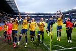  Brøndbyspillerne blev hyldet af de mange tilskuere, der var troppet op til braget. Og der blev fejret, som om mesterskabet var kommet i hus Foto: Jens Dresling/POLFOTO