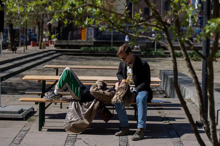 Lokalt kan det blive op til 25 grader på ugens første dag, men allerede tirsdag tager det lune vejr afsked. Foto: Finn Frandsen/POLFOTO