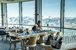 Udsigten fejler i høj grad ikke noget i Gipfel Restaurant på toppen af Kitzsteinhorn i 3.029 meters højde. Foto: Mikkel Bækgaard