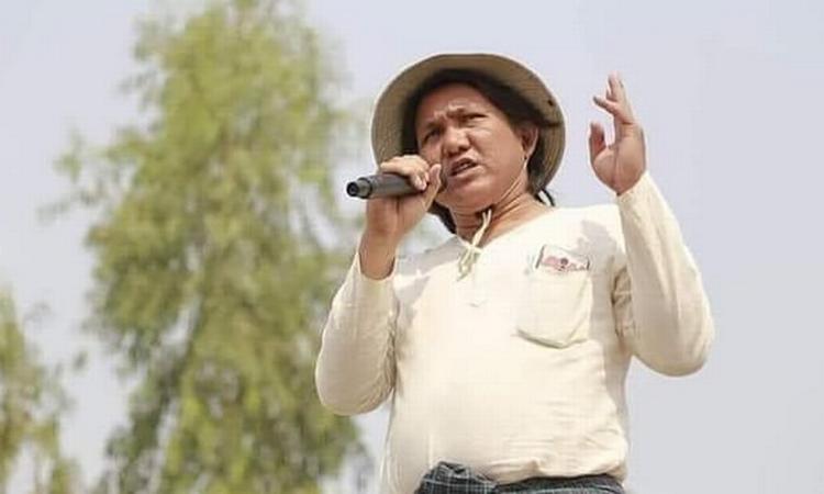 Digteren Khet Thi er blandt andet er kendt for at have skrevet et af oprørernes slagord: »De skyder i hovedet. De ved ikke, at revolutionen sidder i hjertet«. Foto: Irrawaddy News