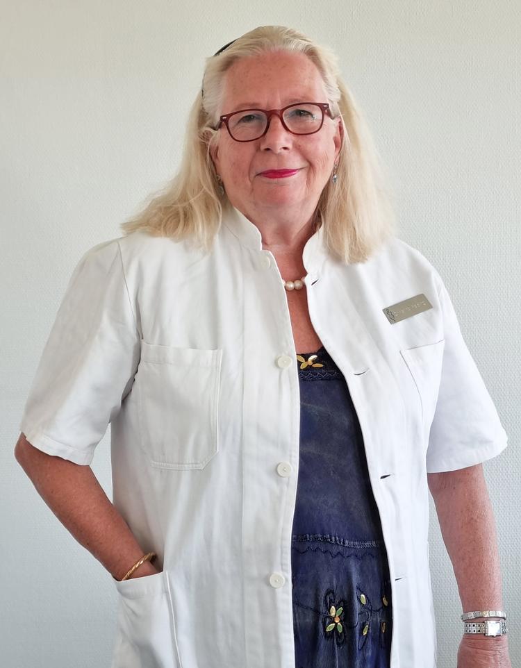 Gynækolog Christine Felding, 70 år og i fuld sving med sit fag, selvom hun solgte sin klinik i efteråret.  