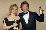 Tom Cruise vandt en af sine Golden Globes i 1990 for hovedrollen i 'Født den 4. juli'. Senere vandt han også   Golden Globe-statuetter for rollerne i 'Jerry Maguire' og 'Magnolia'. På billedet ses også Michelle Pfeiffer, der i 1990 vandt en Golden Globe for sin præstation i 'De fabelagtige Baker Boys'.  Foto: Doug Pizac/Ritzau Scanpix