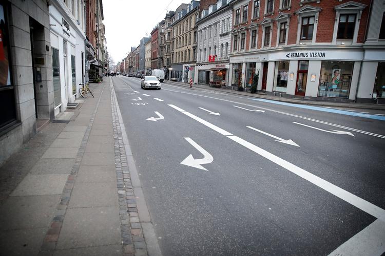 Et forslag om at indføre 40 km/t-zoner over hele Frederiksberg - bortset fra de store veje - møder modstand. Her ses Gammel Kongevej, der i coronaens tid kun var let trafikeret. Arkivfoto. Foto: Jens Dresling/POLFOTO