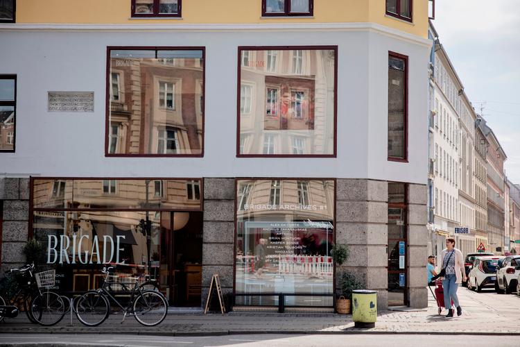 Brigade Gallery er åbnet på det Vesterbro-hjørne, der er fødested for Adam Oehlenschläger og tidligere husede pornobiografen Hawaii Bio. Foto: Valdemar Ren