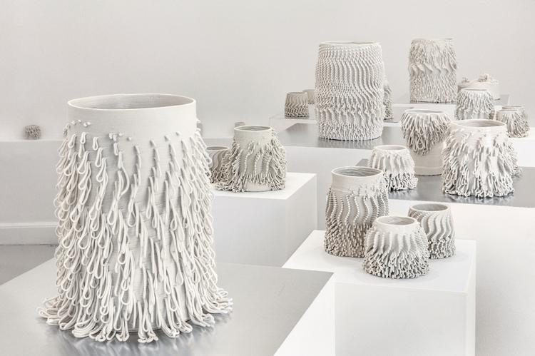 Det er kridhvidt, og det ligner garn, men Alma Bangsgaard og Hilda Nilssons værker er rent porcelæn, der er printet ud på en 3D-printer.  Foto: Ole Akhøj