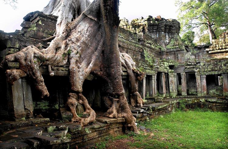 Angkor Wat er det mest kendte bygningsværk i Cambodja og dermed også et meget populært turistmål.  Foto: Mik Eskestad/POLFOTO