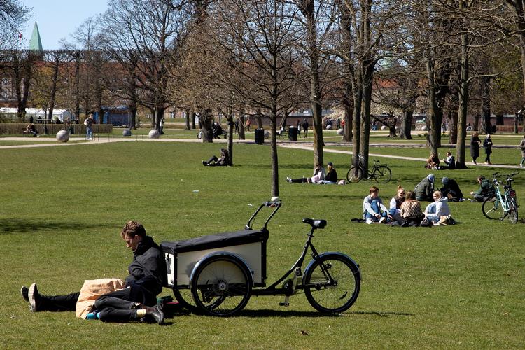 Hvis Kristi himmelfartsferien står på udendørs aktiviteter, vil det være klogt at arrangere dem fredag. I hvert fald hvis man vil undgå regn. Foto: Finn Frandsen/POLFOTO