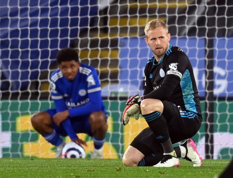 Her ser Kasper Schmeichel lidt desillusioneret ud under et grimt nederlag til Newcastle, der var en advarsel til det ellers succesrige Leicester-hold om, at hver kamp er en seriøs test i engelsk fodbold. Foto: Michael Regan/Ritzau Scanpix