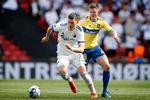 FCK's Jonas Wind, der her er i nærkamp med Morten Frendrup, blev matchvinder.   Foto: Jens Dresling/POLFOTO