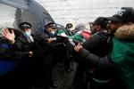 Sammenstød mellem propalæstinensiske aktivister og betjente i London under demonstration  til fordel for Gaza. Foto: Peter Nicholls/Ritzau Scanpix