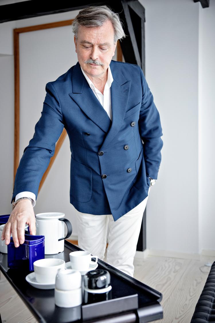  I 30 år har chefredaktør Erik Rimmer samlet på stellet Hank, som han husker fra restauranten på DSB-færgerne.  Foto: Marius Renner/POLFOTO