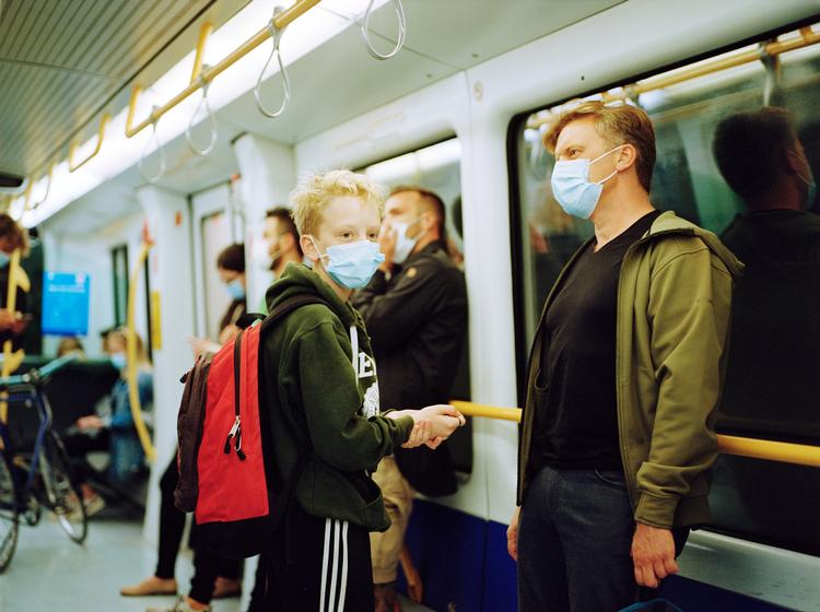 Kravet om mundbind blev først indført i den offentlige transport i august 2020. Foto: Jesper Houborg/POLFOTO