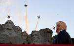 Donald Trump offentliggjorde planerne om monumentparken under en fejring af den amerikanske uafhængighedsdag ved Mount Rushmore sidste år.  Foto: Tom Brenner/Ritzau Scanpix