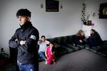 Da Mohamed var 9 år, blev hans far på brutal vis myrdet af en snigskytte i Syrien. Nu skal hans mor og hans to små søstre udvises af Danmark. Selv kan han blive: »Jeg mistede min barndom da min far døde. Jeg synes ikke, det er fair, hvis jeg også skal miste min mor og min ungdom. Jeg vil aldrig kunne besøge hende i Syrien«.
 Foto: Jens Dresling/POLFOTO