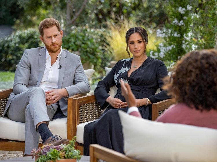 Prins Charles og Meghan, hertuginde af Suxxes. Her i det meget omtalte interview med Oprah Winfrey tidligere på året. Foto: Harpo Productions/Ritzau Scanpix