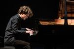 Gustav Piekut føjede nye, virtuose højder til sit spil med russisk og spansk musik i Diamanten. Foto: Lars Krabbe