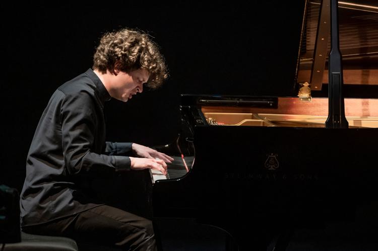 Gustav Piekut føjede nye, virtuose højder til sit spil med russisk og spansk musik i Diamanten. Foto: Lars Krabbe