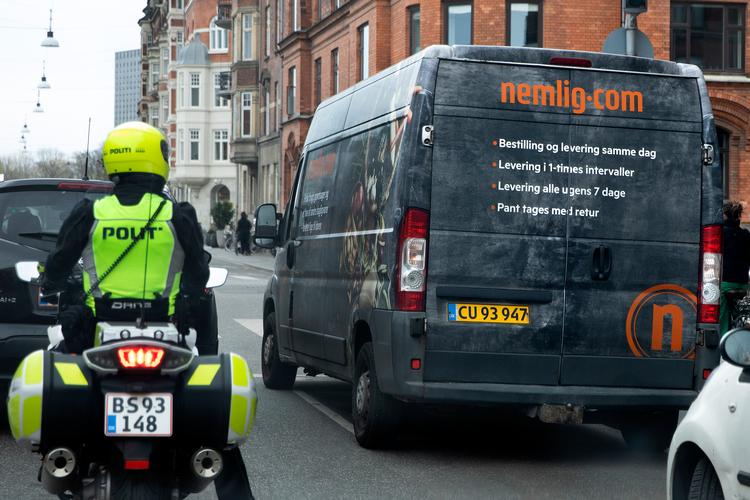 Københavns Kommune undersøger i øjeblikket Nemlig.com's moderselskab Intervare og deres chaufførers arbejdsforhold. I går kom kommunen med de første resultater, som nu får Enhedslisten til at presse på for at stoppe samarbejdet.  Foto: Finn Frandsen/POLFOTO