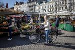 Det svenske samfund har løbende gennem coronapandemien holdt langt mere åbent end eksempelvis Danmark. Sverige befinder sig midt i den tredje smittebølge, og gennem de seneste uger har landets intensivafdelinger været under maksimalt pres. Foto: Jens Hartmann Schmidt/POLFOTO