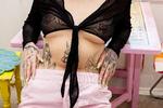 Det er ofte i halvnøgne outfits som dette, Sofie Holm poserer på sin Instagram-profil.    Foto: Jesper Houborg/POLFOTO