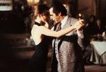 Al Pacino leverede i 'En duft af kvinde' en følt og flamboyant præstation som den blinde oberstløjtnant Frank Slade, der her danser tango med Donna (Gabrielle Anwar).  Foto: Pictorial Press Ltd / Alamy Stoc/Ritzau Scanpix