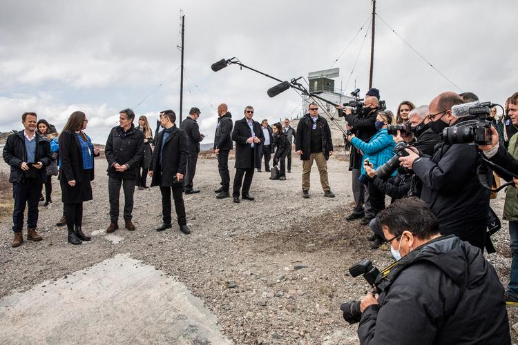  Antony Blinken nåede både møder med grønlandske og danske kollegaer, en helikoptertur over indlandsisen og en gidet tur til udsigtspunktet Black Ridge, under sit fem timer lange besøg i Kangerlussuag.
   Foto: Ólafur Steinar Rye Gestsson/Ritzau Scanpix