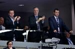 Mangeårig borgmester i Herning, Lars Krarup (V), langer kraftigt ud efter tidligere statsminister og partikollega, Lars Løkke (V). Her er de i 2015 til VM i kvindehåndbold i Jyske Bank Boxen i Herning med undervisningsminister Bertel Haarder (V) i midten.  Foto: Jens Dresling/POLFOTO