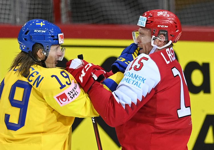  Marcus Sörensen (t.v.) og  Matias Lassen gik til den på isen.  Foto: Gints Ivuskans/Ritzau Scanpix
