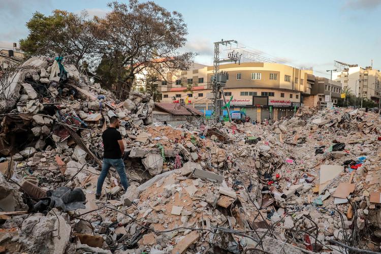 Sami Abul Oufs søster og 12 andre familiemedlemmer omkom, da Israel bombede bygningen. Hendes lejlighed plejede at være et helle under de gentagne uroligheder, fortæller han. Foto: Hosam Salem 