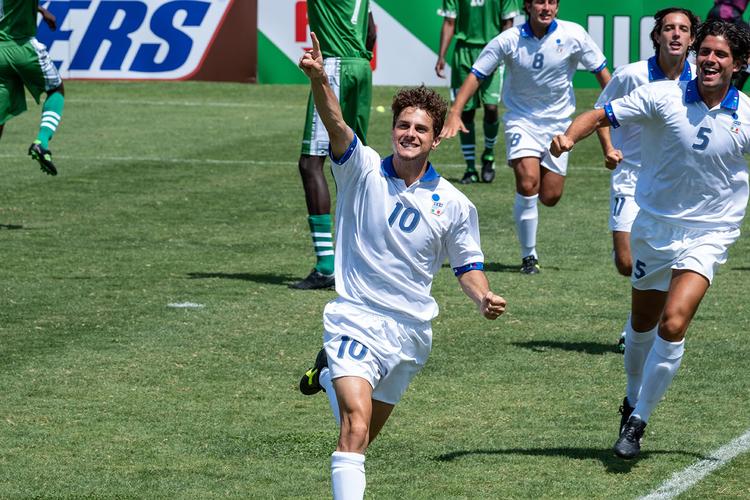 Roberto Baggio har scoret – igen igen.  27 mål for Italien blev det til. Foto 