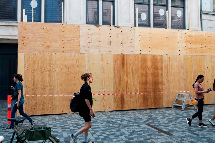 Det ser fortsat godt ud for Danmarks økonomi, i takt med at coronakrisen aftager, og dagligdagen er begyndt at vende tilbage. Sådan lyder det i regeringens Økonomiske Redegørelse. Foto: Gregers Tycho