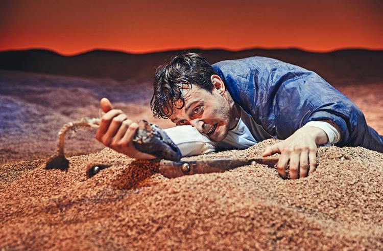 Jeppe Ellegaard Marling spiller Frank, der må gå grueligt meget igennem på sin rejse fra under- til overklasse. Foto: Emilia Therese