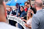     Erling Bonnesen (V), Jane Heitmann (V), Lars Christian Lilleholt (V), Alex Vanopslagh (LA) og Pernille Vermund (NB) deltog i en demonstration mod udrejsecenter på Langeland ved Christiansborg i København tirsdag den 25. maj 2021. Samme aften kom det frem, at planerne droppes.  Foto: Philip Davali/Ritzau Scanpix