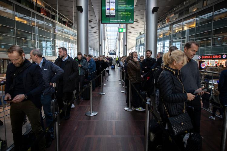 Vi måtte grave lidt i arkiverne for at finde et billede, der viser de menneskemængder i Københavns Lufthavn, som var sædvanligt før pandemien. Her er vi tilbage til dagene for en SAS-strejke i 2018. Foto: Jens Hartmann Schmidt/POLFOTO