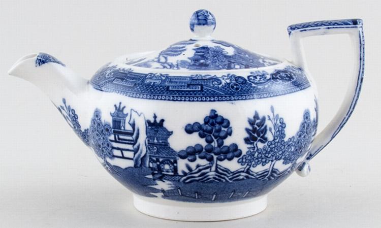 Tekanden fra Wedgwood er perfekt i sin form og funktion, skriver Steen Eiler Rasmusen. Her optræder den med blåt tryk, som er inspireret af kinesiske malerier.  Foto: Pr