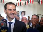 Præsident al-Assad møder sine tilhængere i Douma nær hovedstaden Damaskus på valgdagen 26. maj. Et valg som en række vestlige ledere dog ikke tøvede med at kalde hverken »frit eller fair«. Foto: Louai Beshara/Ritzau Scanpix