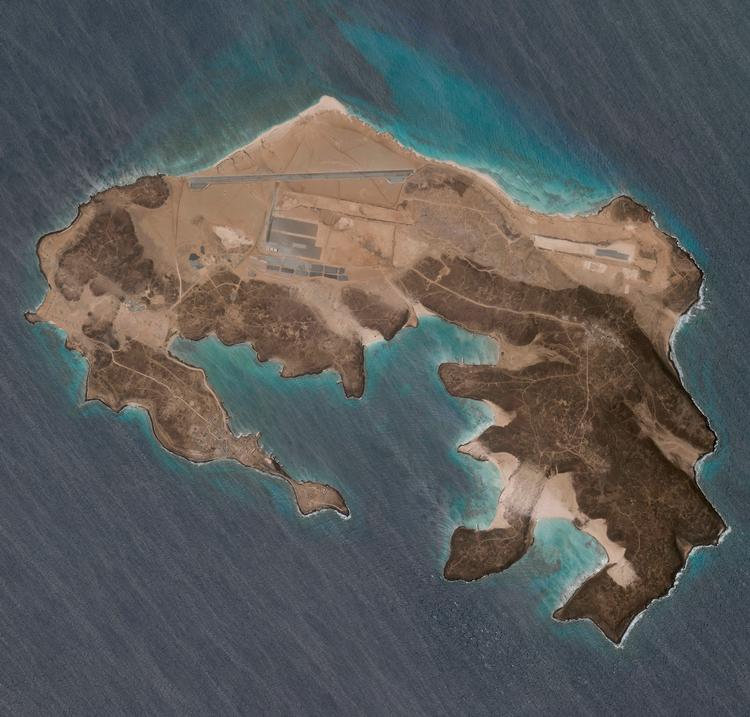 En luftbase, ingen vil tage ejerskab over, er dukket op på satellitbilleder fra den yemenitiske ø Mayyun. Foto: Planet Labs Inc./Ritzau Scanpix