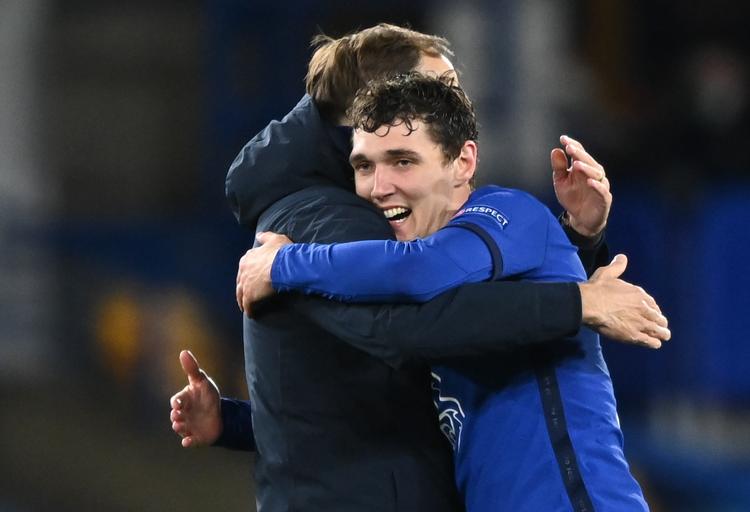Andreas Christensen har et godt forhold til Thomas Tuchel, men om det er så godt, at danskeren starter inde i Champions League-finalen, er uvist. Foto: Toby Melville/Ritzau Scanpix