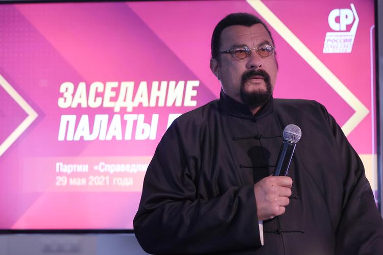 Steven Seagal ses her, da han blev præsenteret som medlem af ’Kun Rusland - Patrioter - For sandheden’.  Foto: Press Service Of The A Just Rus/Ritzau Scanpix