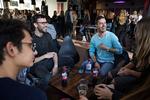 De vigtigste kontakter, du har i dit netværk, er faktisk dine studievenner, fortæller karriererådgivere.  Foto: Jacob Ehrbahn/POLFOTO