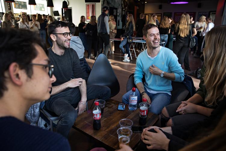 De vigtigste kontakter, du har i dit netværk, er faktisk dine studievenner, fortæller karriererådgivere.  Foto: Jacob Ehrbahn/POLFOTO