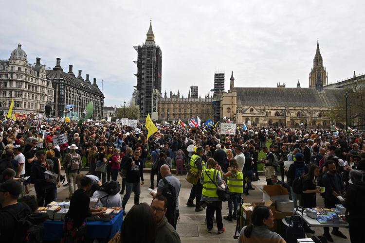 I London demonstrerede borgere imod coronarestriktionerne og vaccinationer. Foto: Ben Stansall/Ritzau Scanpix