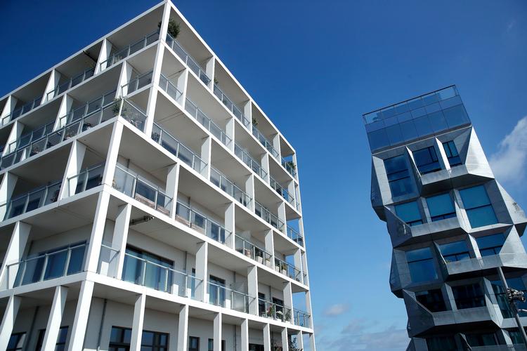Byens nye ø, Kronholm, er stadig ved at blive anlagt i Kronløbsbassinet mellem Sundkaj og Fortkaj i den sydlige del af Nordhavn. Foto: Jens Dresling/POLFOTO