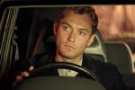 Læseren er ikke den eneste, der bøvler med utroskab. Jude Law var utro med sine børns barnepige, mens han var forlovet med Sienna Miller. En affære, han har undskyldt offentligt. Foto: Foto: Disney Buena Vista/tv4